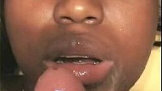 laura-gosta-na-boquinha-www.sexolandia.org porn video